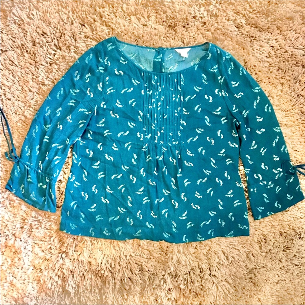 Caslon Peasant Top with button down back
